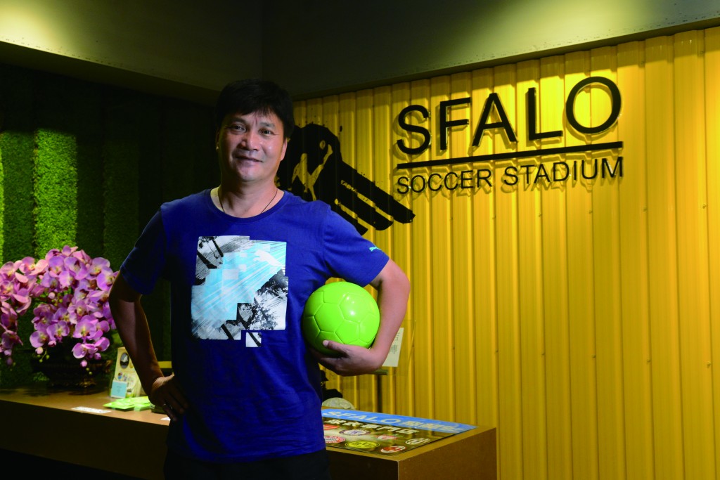 「飛龍室內足球場」營運總監陳炳安希望，在以球會友、多元收入的模式下，該球場能夠在商業上取得成功。