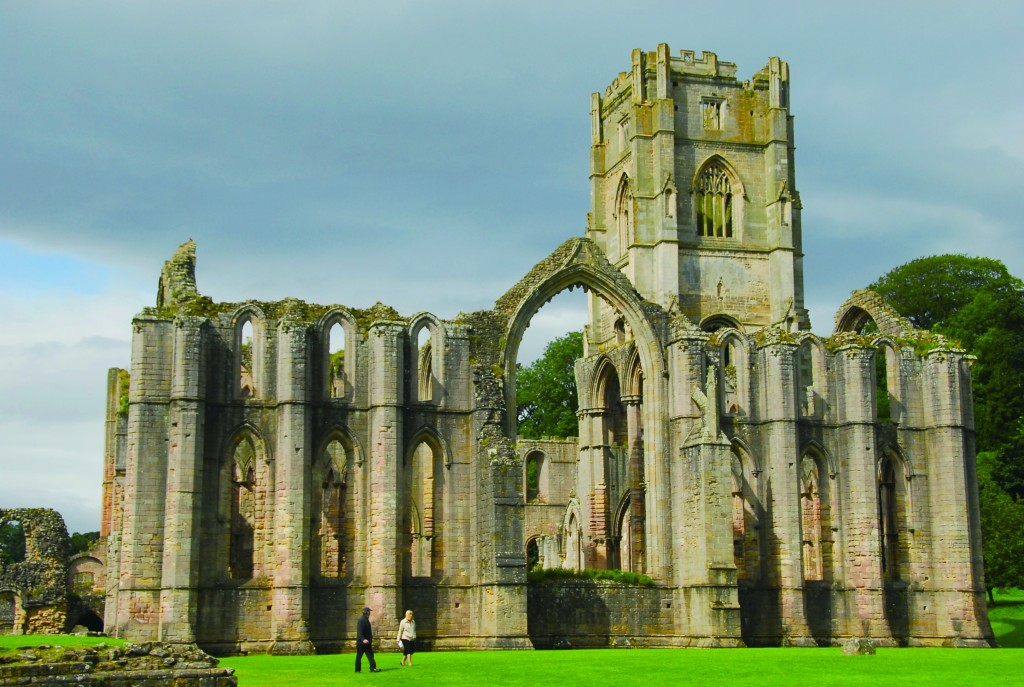 英國第一大群約克群擁有不少古蹟，圖中的修道院遺址更被聯合國教科文組織列入世界文化遺產。