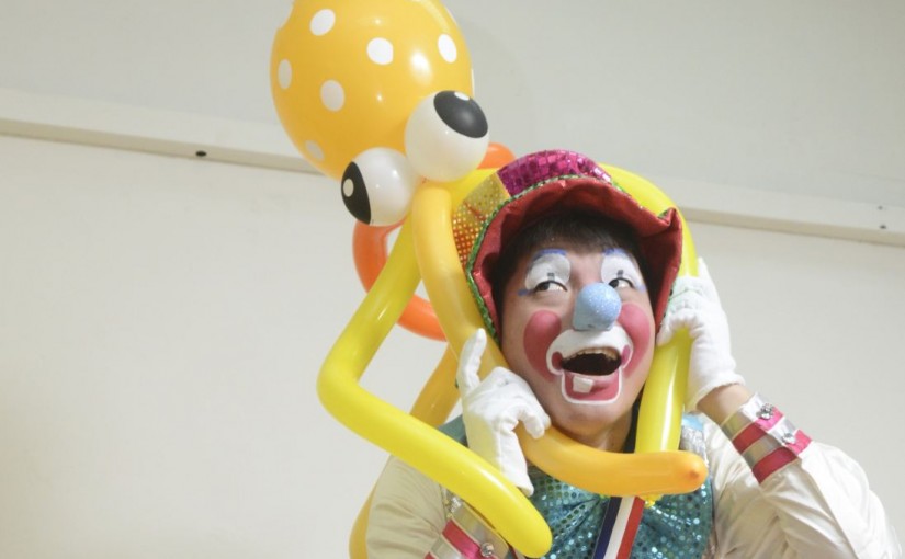 小丑表演多才多藝 雜耍、魔術、扭氣球樣樣皆能