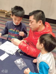  當學到新知識時，文匡會鑽研得很深入，他對科學、工程很有興趣，包括玩具、機器背後的原理。  