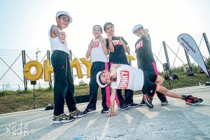 1月西九「自由約」活動中，ohmykids召集了全港熱中表演的小朋友在西九苗圃公園舞台上一展身手，FUNKY HEROES就是其中一隊表演者。