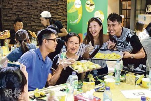 與馬來西亞聯邦農業促銷局合作，在香港舉辦「榴槤放題」，全場爆滿。未來擬續舉辦，並加插網上直播藝人吃榴槤環節。 